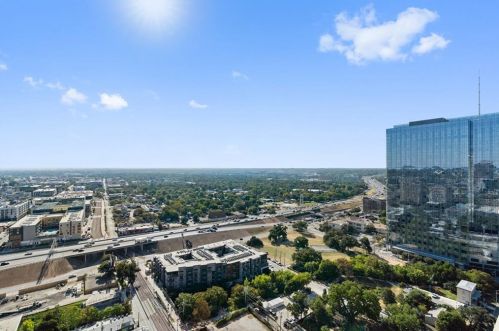 555 5th St, Austin TX 78701-3796 exterior