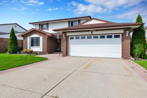 45545 Heatherwoode Ln, Macomb Township, MI 48044-4164