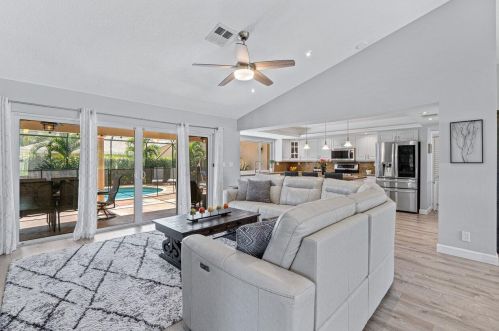 17335 Lake Park Rd, Boca Raton FL 33487-1166 exterior