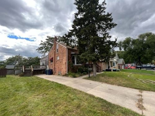 8820 Rockwell Ave, Chicago, IL 60805-1126