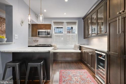 2132 Newport Pl, Washington DC 20037-3002 exterior