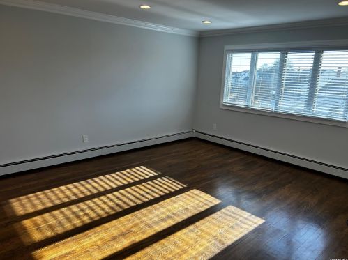 27 Marilyn Ct, Babylon NY  11704-7914 exterior