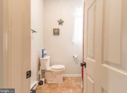 5215 Cedar Ave, Philadelphia PA 19143-1524 exterior