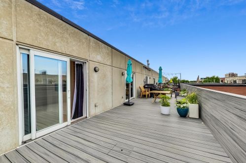 1237 Cottage Pl, Chicago IL  60607-2855 exterior