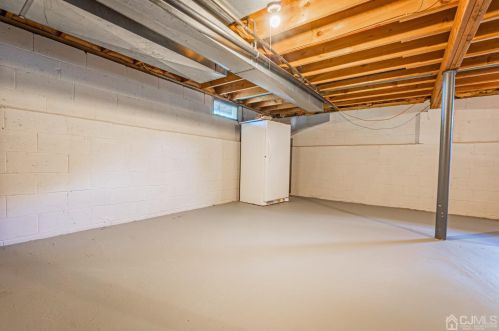 7 Meredith Rd, Edison NJ 08817-2231 exterior