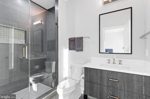 6714 Van Fleet Dr, Mc Lean VA  22101-5140 exterior