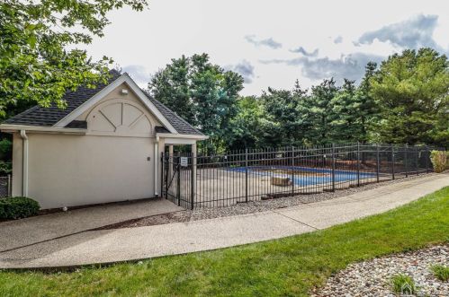 1737 Waterford Dr, Edison NJ  08817-1909 exterior