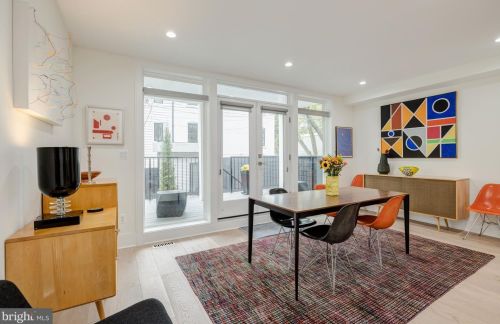 1818 37th St, Washington DC  20007-2238 exterior