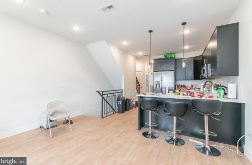 1958 8th St, Philadelphia PA 19122-2023 exterior