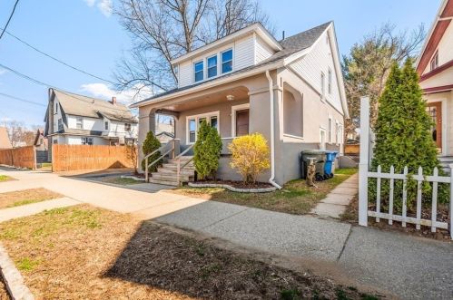 19 Hughes St, Springfield, MA 01108-3032