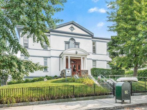 190 Fordham St, Bronx NY 10464-1411 exterior