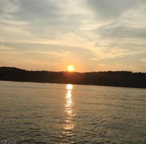 172 Shore Trl, Sparta NJ  07871-2107 exterior