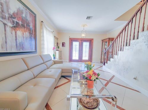 834 105 Ave, Naples FL 34108-1844 exterior