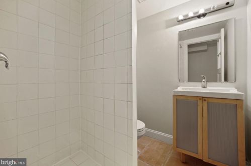 1700 Hobart St, Washington DC 20009-3705 exterior