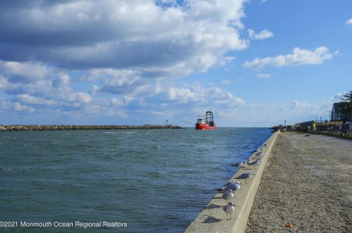 10 Inlt Dr, Point Pleasant Beach NJ 08742-2642 exterior