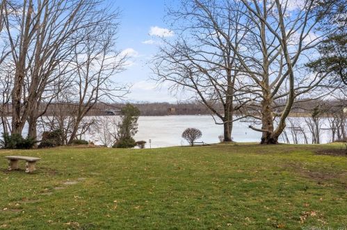 304 Hartford Ave, Hartford, CT 06111-1501