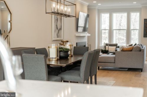 10272 Grosvenor Pl, Rockville MD 20852 exterior