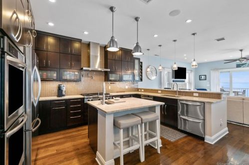 27 Pt Bch Dr, Milford CT 06460-7642 exterior