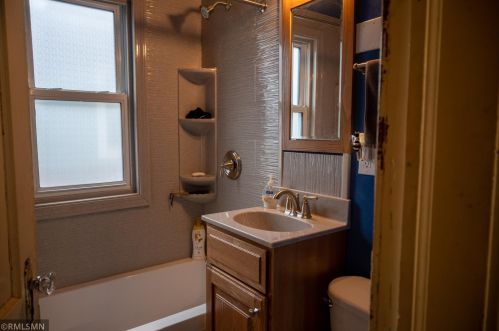 1055 Farrington St, Saint Paul MN 55117-5103 exterior