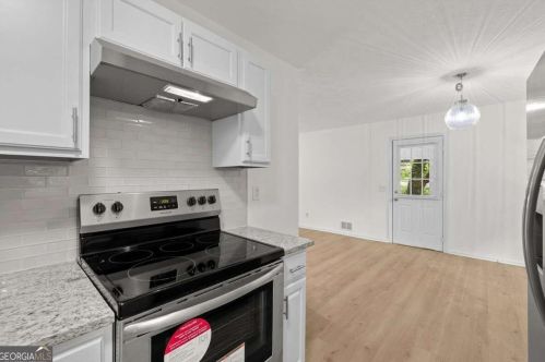 5496 Davis Dr, Austell GA 30106-7915 exterior