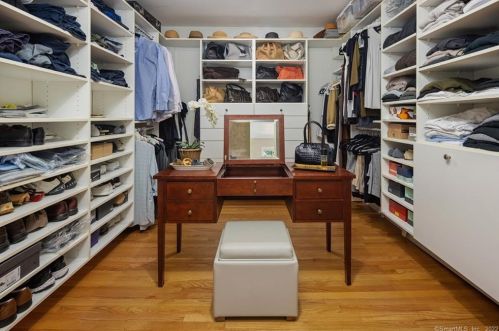 140 Long Lots Rd, Westport CT 06880-3826 exterior