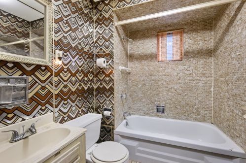 4339 Sacramento, Chicago IL 60655-2121 exterior