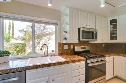 4410 Black Walnut Ct, Concord CA 94521-4320 exterior