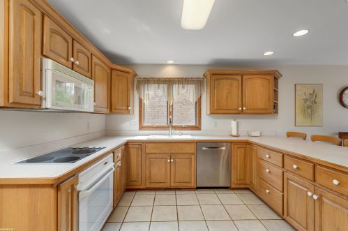 16820 Renee Dr, Macomb Township MI 48042-2324 exterior