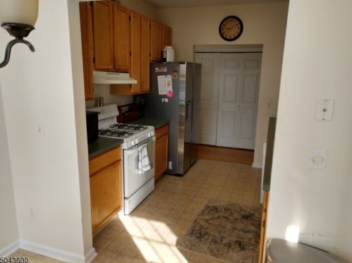 124 Leigh St, Clinton NJ 08809-1348 exterior