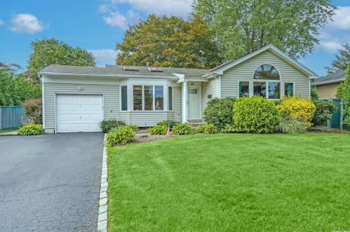 41 Radburn Dr, Commack, NY 11725-1130