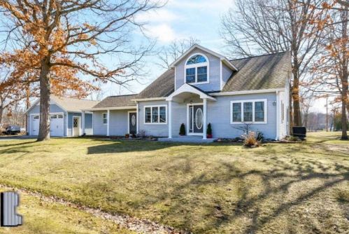 45551 Peninsula Dr, Grand Junction MI 49056-9462 exterior