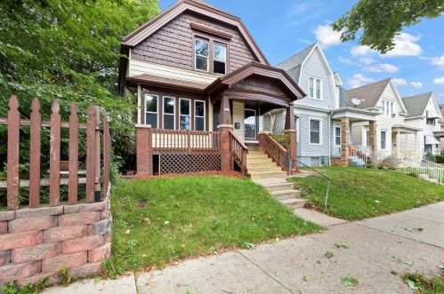 2626 Becher St, Milwaukee, WI 53215-2463