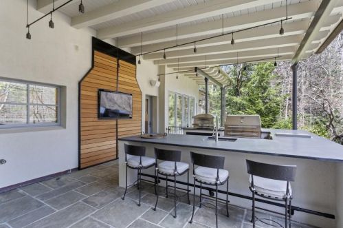 1165 Conway Dr, Atlanta GA 30327-3535 exterior