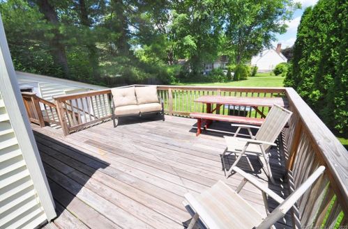 184 St, Windsor CT 06095-2412 exterior