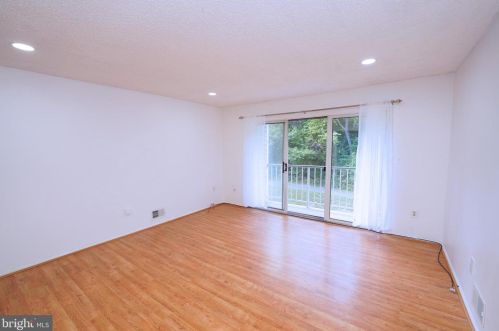 36 Holly Ct, Trenton NJ  08619-4633 exterior