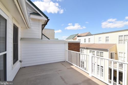 713 Carpenter Rd, Alexandria VA  22314-6227 exterior