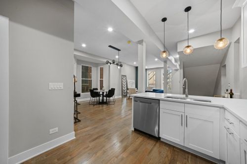 1933 Ohio St, Chicago IL 60624-1047 exterior