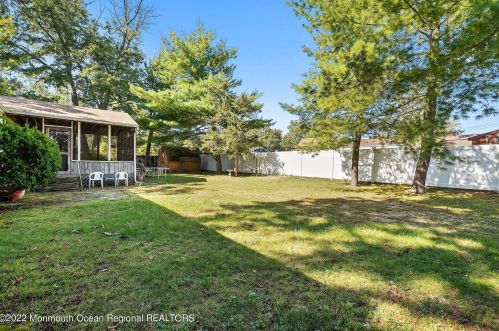 22 Castle Ave, Jackson Twp NJ 08527-2513 exterior