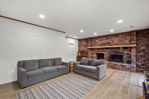 1521 Candlewood Dr, Pittsburgh PA  15241-2909 exterior