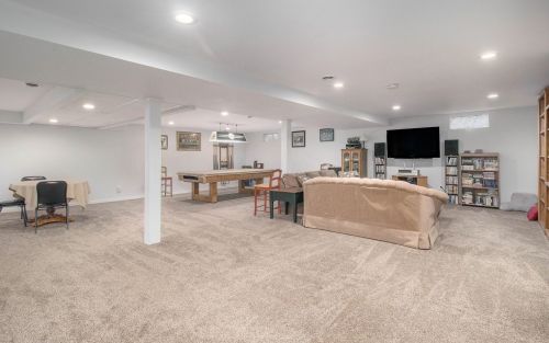 6185 Enola Ave, Kalamazoo MI 49048-8110 exterior