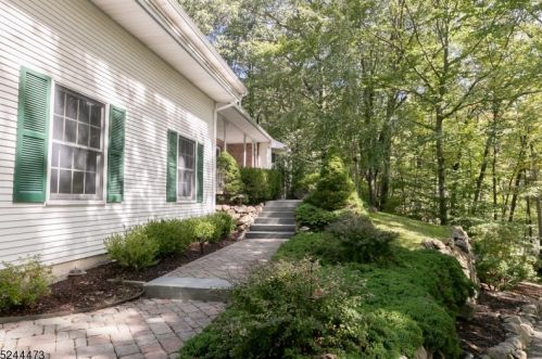 101 Catswamp Rd, Hackettstown, NJ 07840-4665