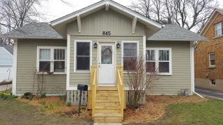 845 Clay St, Bull Valley, IL 60098-2803