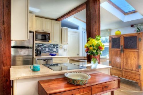 162 Rhode Is Ave, Middletown RI 02840-2761 exterior