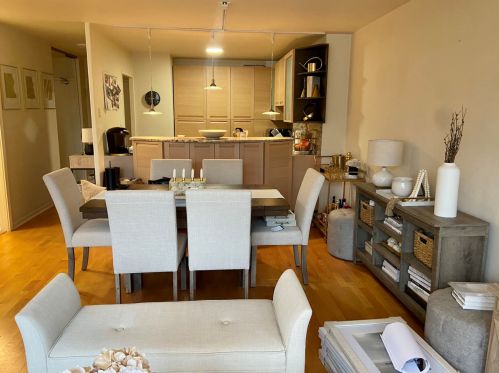 30 Elm St, Chicago, IL 60611-2715