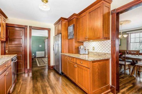 33 Ketewamoke Ave, Babylon NY 11702-1906 exterior