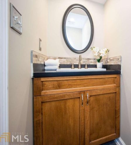 5430 Chemin De Vie, Atlanta GA 30342-2577 exterior