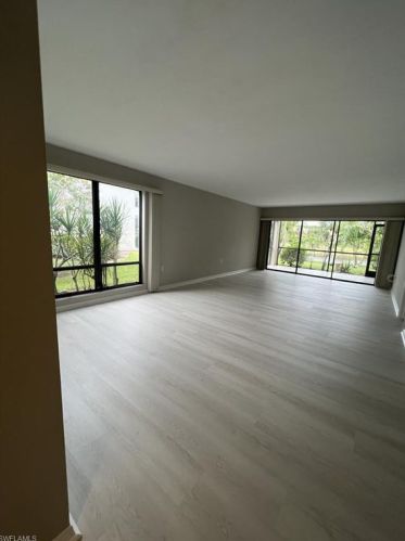 1207 Commonwealth Cir, Naples, FL 34116-3619