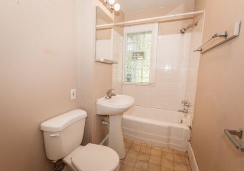 1856 Arlington Pl, Milwaukee WI 53202-1619 exterior