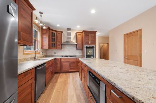 2712 Bryn Mawr Ave, Chicago IL 60659-4414 exterior