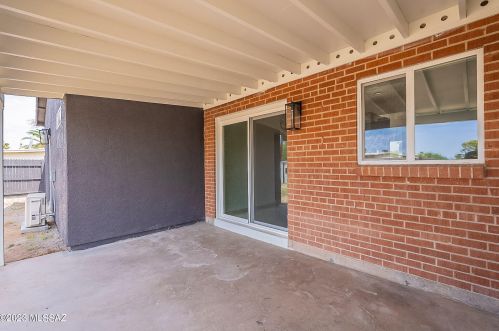 6520 Calle Herculo, Tucson AZ  85710-5620 exterior